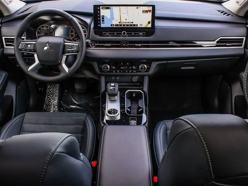 New 2026 Mitsubishi Outlander AWD image 36