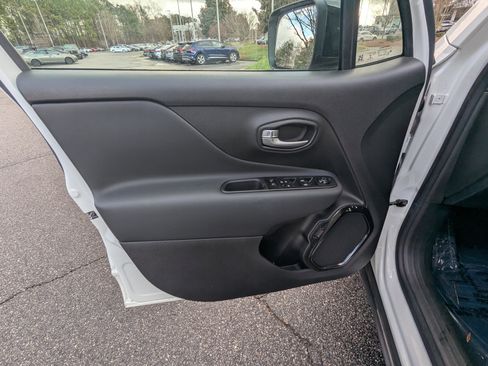 Certified 2022 Jeep Renegade Altitude w/ Convenience Group image 15