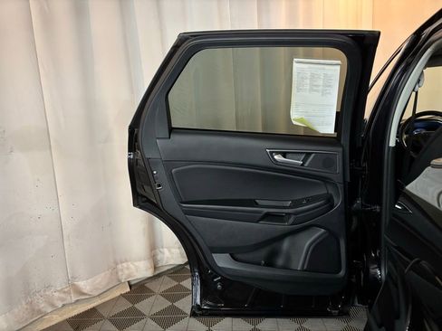 Used 2024 Ford Edge SE w/ Black Appearance Package image 20