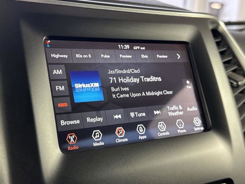 Used 2019 Jeep Cherokee Latitude Plus w/ Cold Weather Group image 17