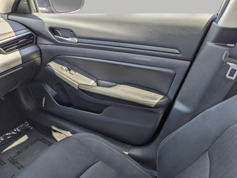 Used 2025 Nissan Altima 2.5 SV FWD image 16