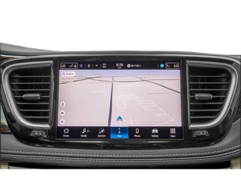 Used 2024 Chrysler Pacifica Limited FWD image 18