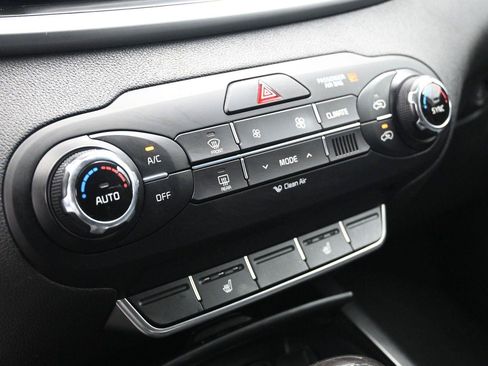 Used 2017 Kia Sorento AWD w/ LX Convenience Package image 6