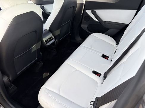 Used 2021 Tesla Model Y Long Range image 24