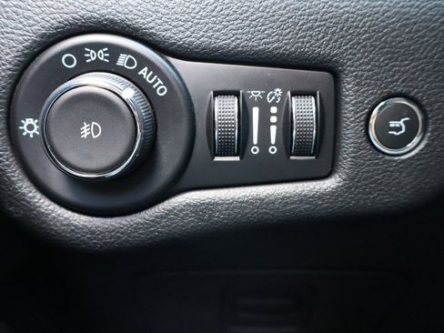 Used 2023 Jeep Cherokee Altitude Lux AWD/4WD image 25
