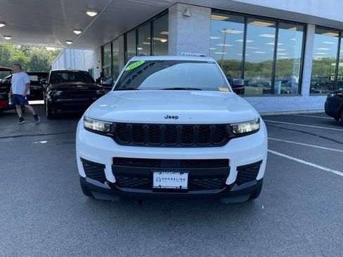 Used 2022 Jeep Grand Cherokee L Laredo AWD/4WD image 2