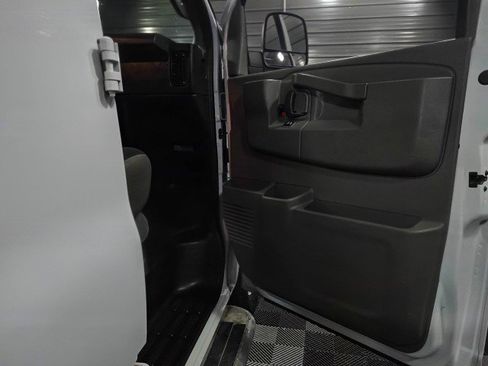 Used 2019 GMC Savana 2500 w/ Driver Convenience Package image 27