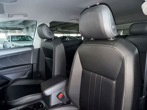 Certified 2022 Volkswagen Tiguan SE FWD image 14