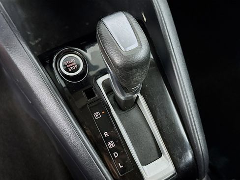 Used 2020 Nissan Kicks S image 19