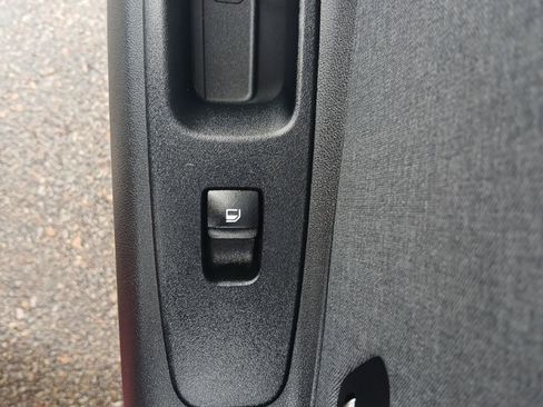 Used 2023 Hyundai Elantra Limited image 32