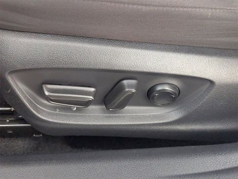 Used 2020 Toyota Camry LE image 21