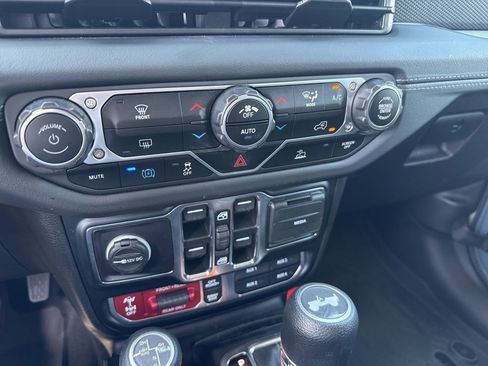 Used 2024 Jeep Wrangler Unlimited Rubicon 4xe AWD/4WD image 23