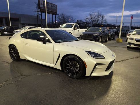 Certified 2023 Toyota GR86 Premium image 7