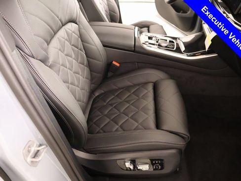 New 2026 BMW X5 xDrive40i w/ M Sport Package AWD/4WD image 14