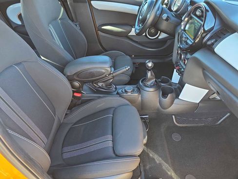 Used 2018 MINI Cooper S image 19