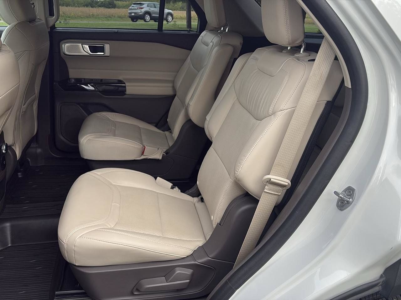 Used 2021 Ford Explorer Platinum w/ Equipment Group 601A AWD/4WD image 10