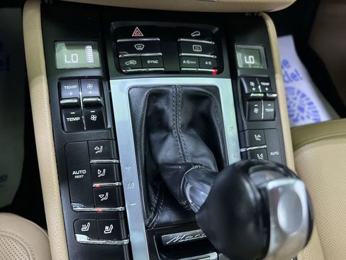 Used 2018 Porsche Macan AWD/4WD image 24