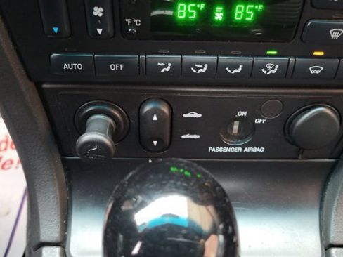 Used 2002 Ford Thunderbird image 16