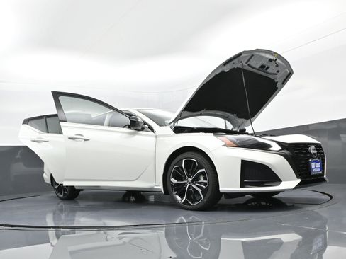 New 2025 Nissan Altima 2.5 SR w/ SR Premium Package image 39