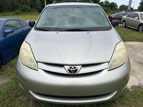 Used 2006 Toyota Sienna LE w/ LE Pkg 2 FWD image 2