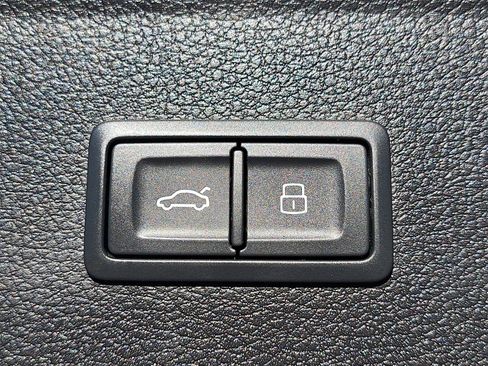 Used 2023 Audi Q5 e Premium Plus w/ Premium Plus Package image 13