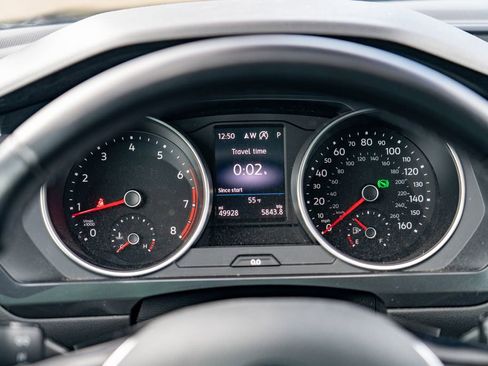 Used 2018 Volkswagen Tiguan SEL image 18