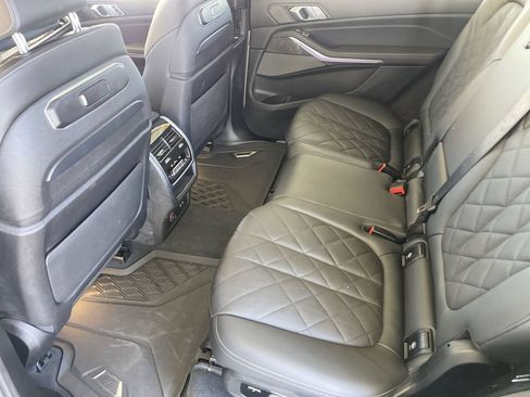 Used 2024 BMW X7 xDrive40i AWD/4WD image 25