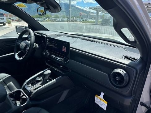 New 2026 Chevrolet Colorado Trail Boss AWD/4WD image 32