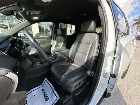 Used 2023 Chevrolet Traverse LT image 18