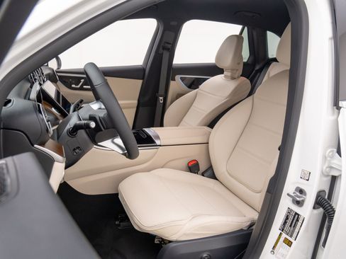 New 2025 Mercedes-Benz GLC 350e 4MATIC image 16