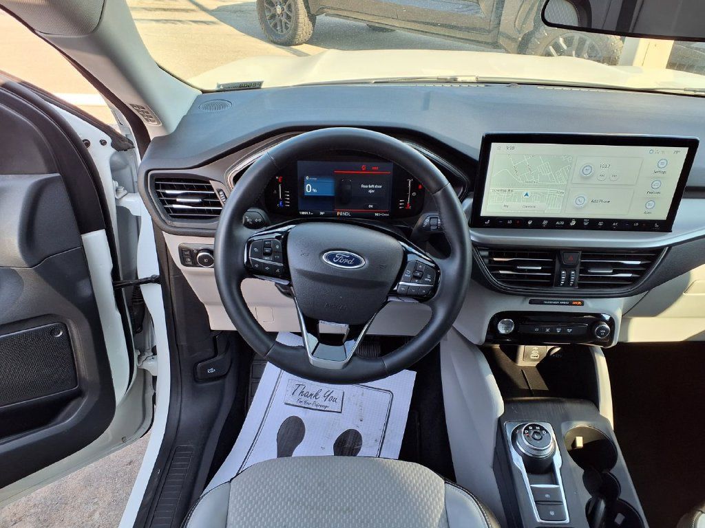 Used 2024 Ford Escape SE FWD image 3
