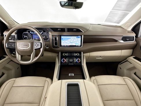 Used 2021 GMC Yukon Denali w/ Denali Premium Package image 9