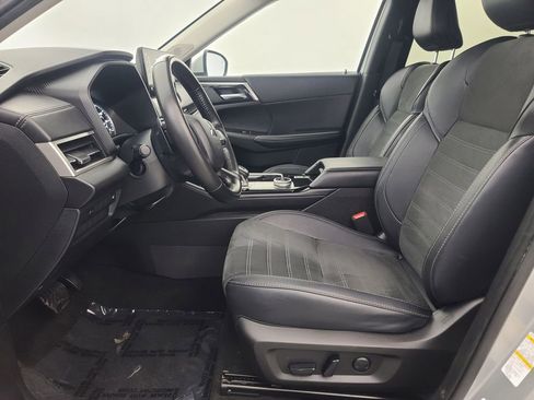 Used 2025 Mitsubishi Outlander SE image 27