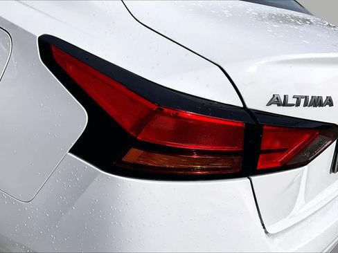 Used 2025 Nissan Altima 2.5 SV FWD image 27