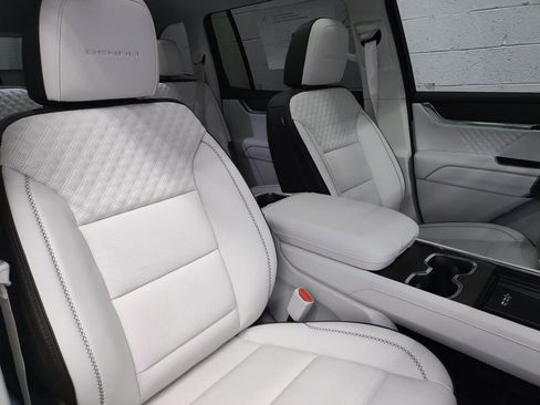 New 2026 GMC Acadia Denali w/ Super Cruise Package image 9