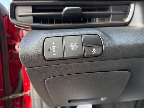New 2025 Hyundai Elantra SEL FWD image 18