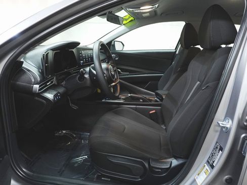 Certified 2023 Hyundai Elantra SE image 10