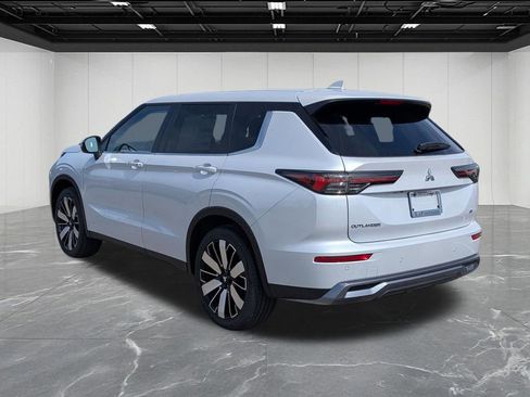 New 2026 Mitsubishi Outlander SE AWD/4WD image 3