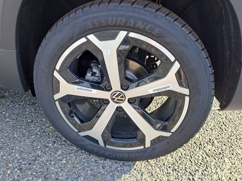 New 2025 Volkswagen Taos SEL image 26