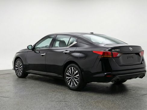 Used 2025 Nissan Altima 2.5 SV FWD image 6