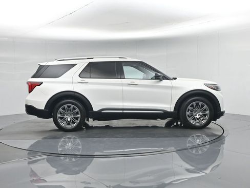 Used 2025 Ford Explorer Platinum RWD image 32