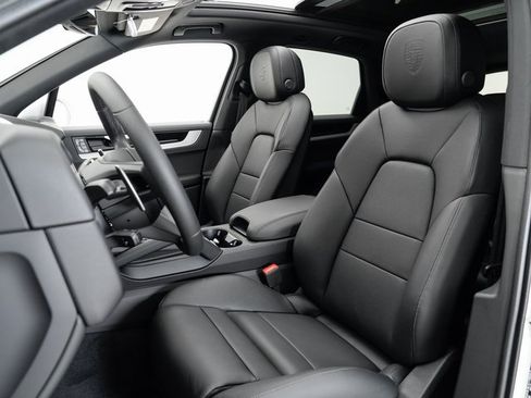 New 2025 Porsche Cayenne image 5