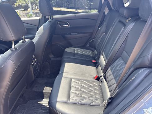 Used 2021 Nissan Rogue Platinum FWD image 31