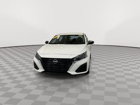 Used 2025 Nissan Altima 2.5 SV FWD image 4