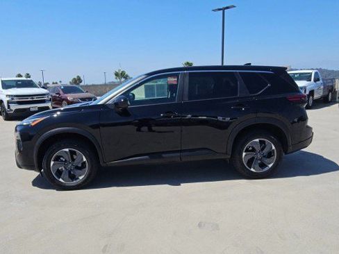 Used 2026 Nissan Rogue SV FWD image 5