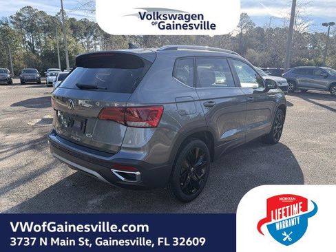 Certified 2023 Volkswagen Taos SE image 6
