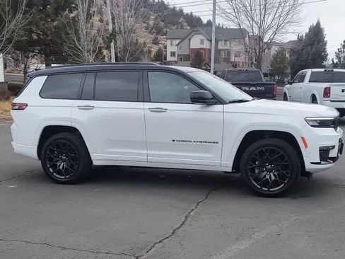 New 2025 Jeep Grand Cherokee L Summit w/ Advanced Protech Group IV image 2