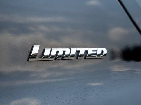 Used 2019 Toyota 4Runner 4WD image 9