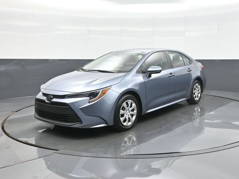 Used 2024 Toyota Corolla LE FWD image 3