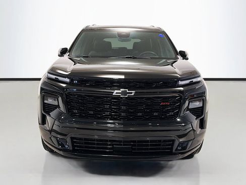 Used 2024 Chevrolet Traverse RS FWD image 2